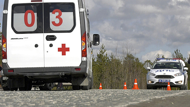 Водитель иномарки протаранил бетонное ограждение на трассе Сургут — Салехар