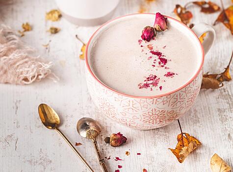 “Лунное молоко” назвали лучшим напитком для снятия стресса