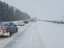 На трассе Ижевск-Воткинск ликвидируют затор из машин