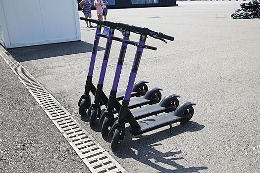 Трехлетняя девочка получила травмы после наезда электросамоката в Москве