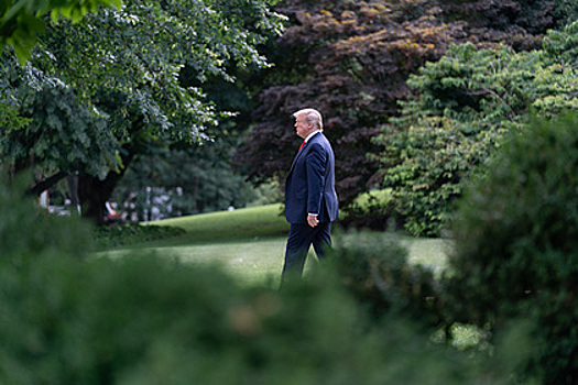 Трамп отправился играть в гольф во время беспорядков в США