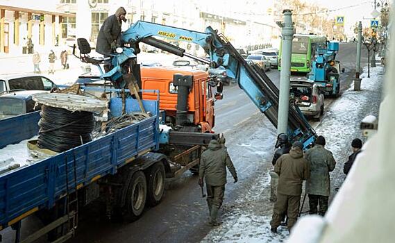 В Курске на улице Ленина временные опоры освещения заменят на чугунные