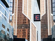 Курс евро на Мосбирже достиг 100 рублей