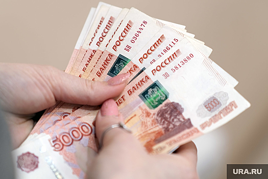 Тюменке заплатят 400 тысяч рублей за сломанное плечо на крыльце банка