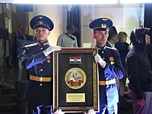 Сызранцам показали знак города трудовой и боевой славы