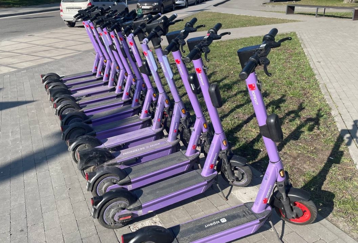 В Омске с начала сезона заблокировали более 140 аккаунтов самокатчиков