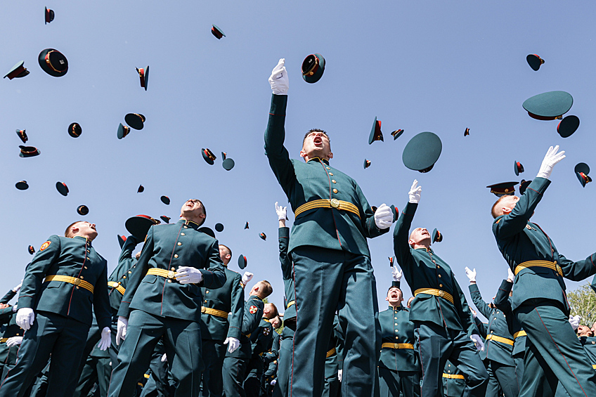 Торжественный выпуск в Новосибирском военном институте войск национальной гвардии РФ, июнь 2025 года