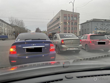 Грубое нарушение ПДД в центре Кемерова возмутило горожан