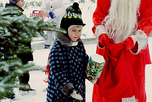 «Дети не хотят полезные подарки!» Психолог о праздновании Нового года с детьми и печальной правде о Деде Морозе