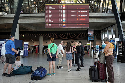 Забастовки французских авиадиспетчеров парализуют авиасообщение в Европе