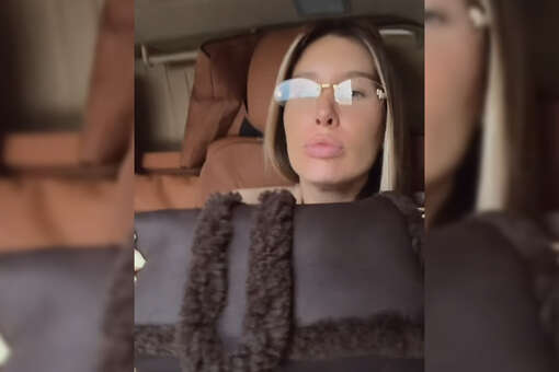 Певица Кети Топурия снялась с сумкой за 115 тысяч рублей