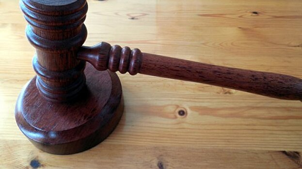 Ведущий FOX News потребовал $50 млн через суд от журналиста за клевету