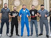 Кадыров наградил спортсменов квартирами и дорогими иномарками