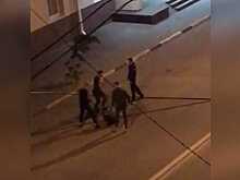 Четверо неизвестных избили парня в Воронеже: видео появилось в сети