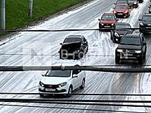 Автомобиль сгорел на Окском съезде в Нижнем Новгороде: дорога залита пеной