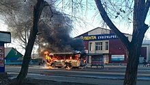 В Барнауле дотла выгорел пассажирский автобус
