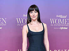 Актрису Дакоту Джонсон засняли за руку с рэпером Role Model