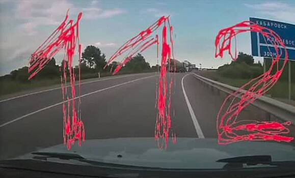 Столкновение грузовика и бетономешалки с возгоранием попало на видео в российском регионе