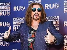 Кричал и упал со стола: Джигурда устроил дебош в офисе букмекерской компании