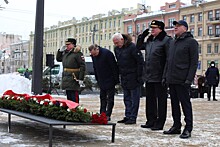 Главнокомандующий ВМФ в День защитника Отечества возложил цветы к обелиску «Городу-Герою Ленинграду»