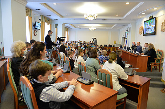 Солдатенков наградил победителей и лауреатов конкурса соцрекламы «Безопасное движение»