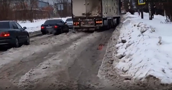 «Очень-очень надоело всем» &mdash; ярославцы сняли ролик об уборке города