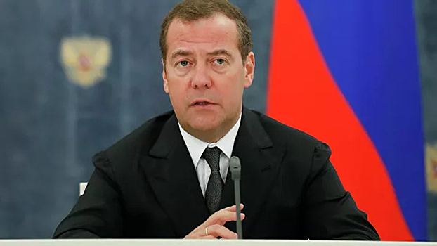 Медведев посоветовал чиновникам больше мечтать