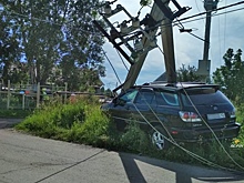 Иномарка протаранила столб линий электропередачи и оставила без света жителей поселка под Новосибирском