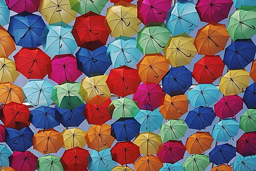 Актеры ижевского театра «Молодой человек» попросили у своих зрителей ненужные зонты для реквизита