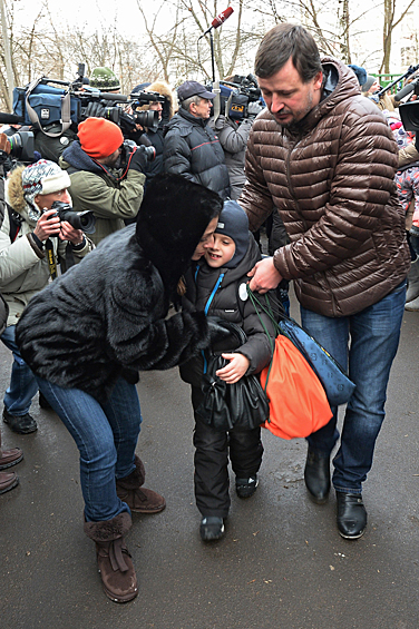 Через некоторое время отцу Гордеева удалось уговорить сына отпустить заложников и сдаться полиции. 