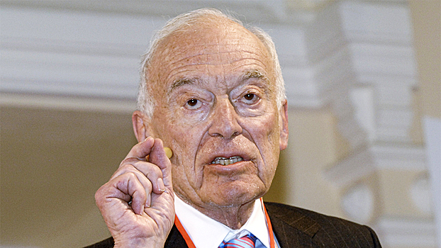 Умер глава Estee Lauder
