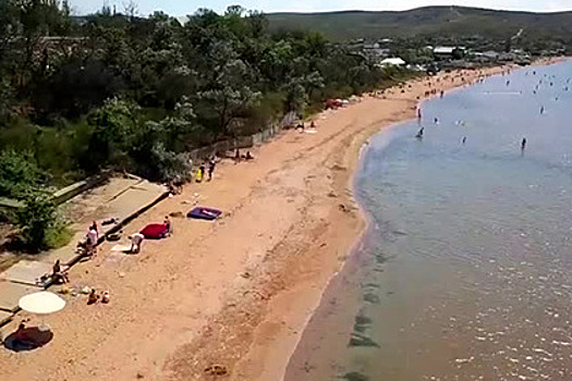 Открытые для посетителей крымские пляжи сняли на видео