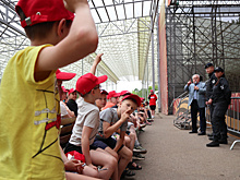 Сотрудники СОБР «Столица» провели акцию «Каникулы с Росгвардией» на Поклонной горе