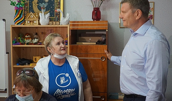 Депутат Олег Савченко встретился с жителями Волжского