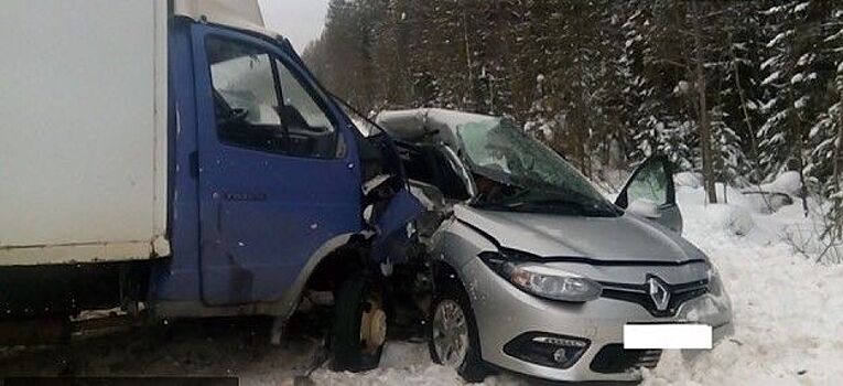 «Газель» протаранила ‎Renault в Костромской области: погибли 3 человека