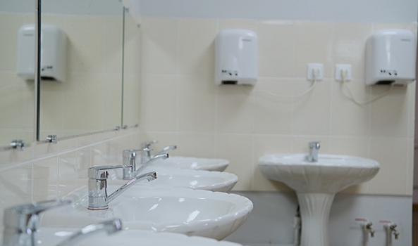 В Волгограде шашлычная, чайная и алкомаркет незаконно пользовались водой