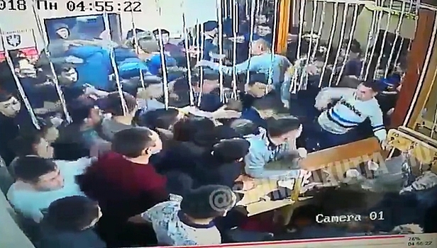 Посетители якутского ресторана встретили Новый год "волнительной" дракой