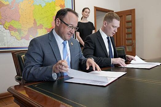 Областной Минстрой и Уральский институт управления подписали соглашение о сотрудничестве в исследованиях и подготовке кадров
