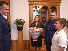 Юрий Слюсарь наградил юного героя за мужество и бескорыстную помощь