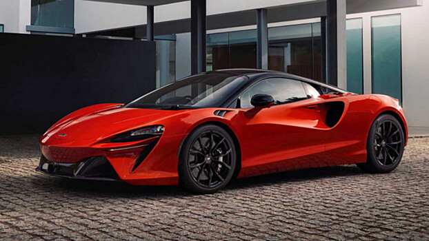 Старт продаж суперкара McLaren Artura отложили из-за нехватки полупроводников