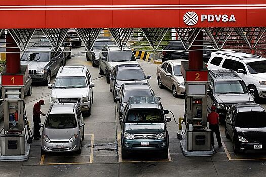СМИ: в ряде венесуэльских штатов образовались очереди за бензином