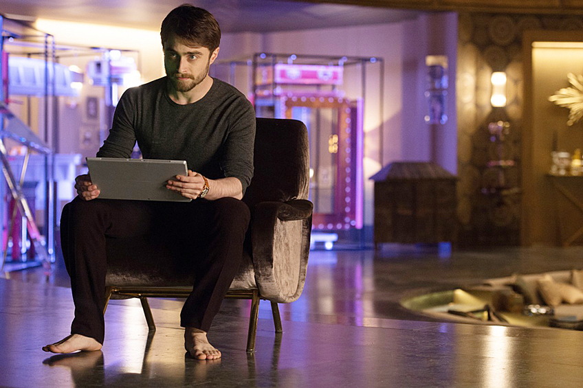 Роль молодого миллиардера-айтишника во второй части "Иллюзии обмана" как бы намекает на связь с Гарри Поттером. Зрители такой намек приняли на ура.