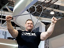 Омский силач Михаил Шевляков установил на ВДНХ в Москве мировой рекорд