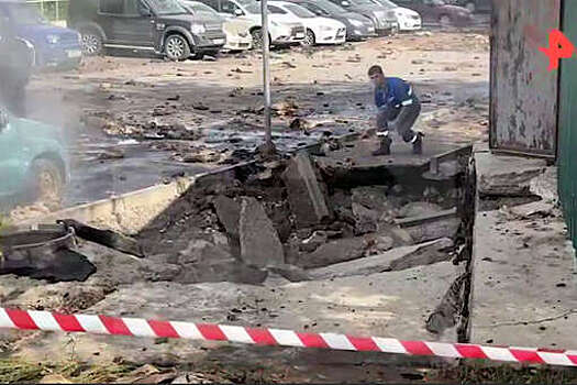 В Химках на видео попало, как фонтан кипятка ошпарил водителя