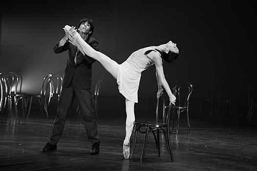 «Стулья» и «бессвязный шёпот мира»