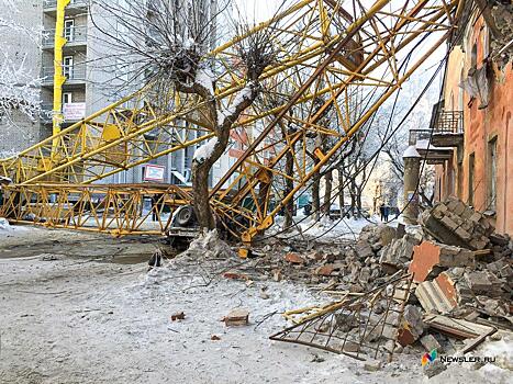 Ростехнадзор назвал причины падения крана на жилой дом в Кирове