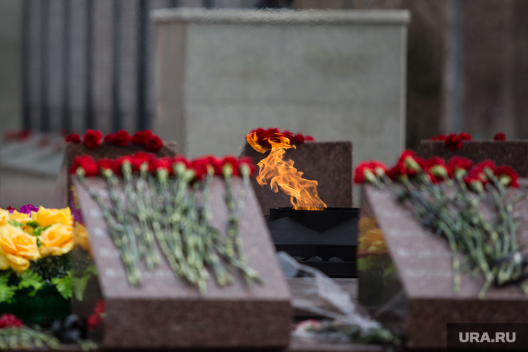 В Сургуте политэлиты почтили память погибших в Великой Отечественной войне