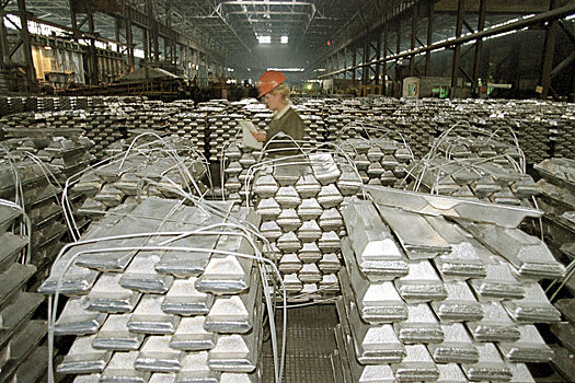 Власти поддержат алюминиевый бизнес России