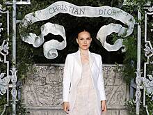 Натали Портман на фото с модного показа раскритиковали в сети из-за одной особенности лица