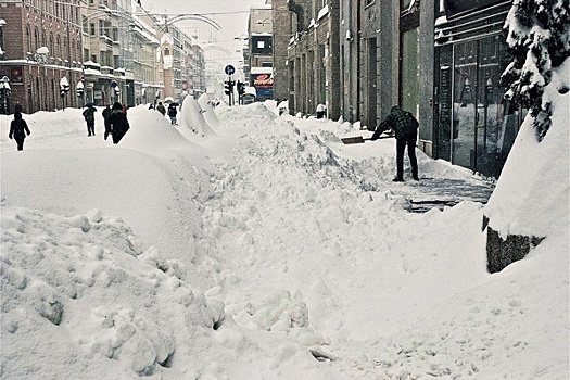 Стихия разгулялась: 150 машин очищали Челябинск от снега